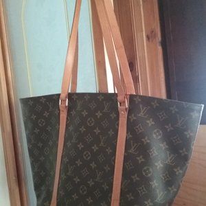 Vuitton Sac tote, good condition, few flaws